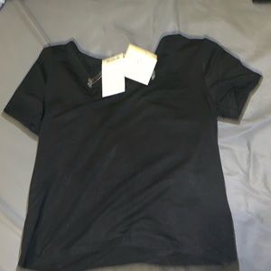 black v neck cropped tshirt